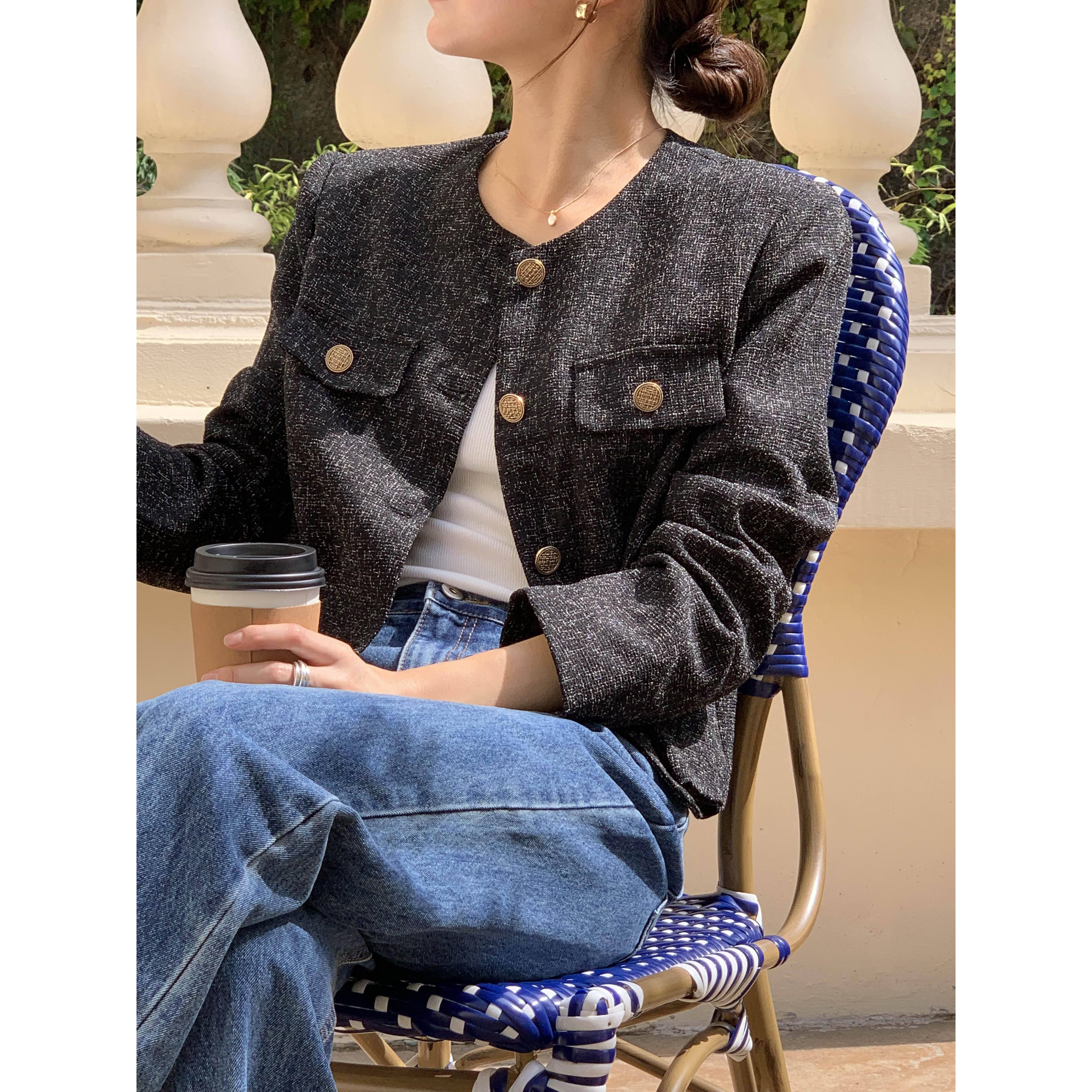 (자체제작) 루어스룸 젤리 봄 가을 간절기 루즈핏 긴팔 골드버튼 포켓 라운드넥 숏 트위드 하객룩 자켓 34,090원