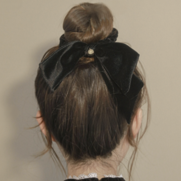 블랙슈슈 펜던트 언발리본 벨벳 헤어슈슈 스크런치 곱창밴드 머리끈 10,900원