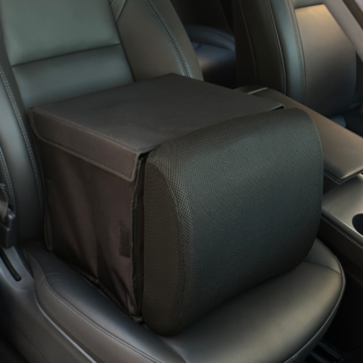 루베아 차량용 시트 밀착 수납함 2in1 허리쿠션, 모든 차종호환, 블랙 29,800원