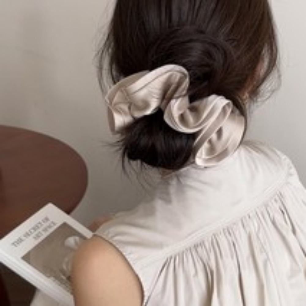 티나벨 새틴 빅스크런치 풍성한 곱창 머리끈 6,600원