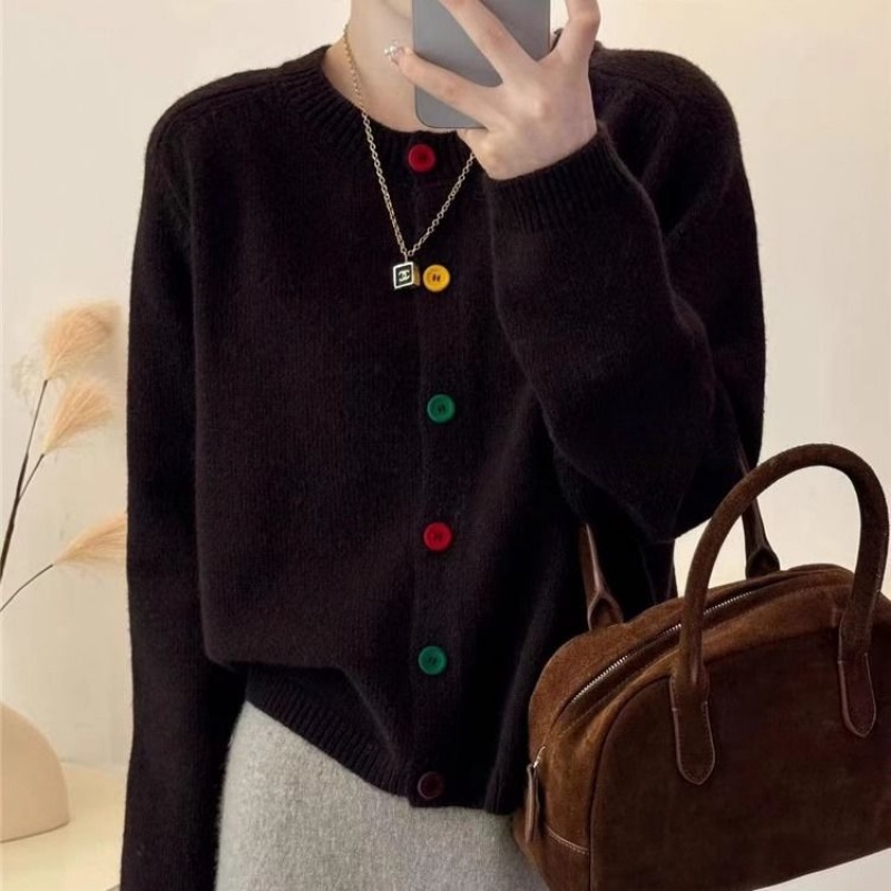 해피유통 여성용 비비드 컬러 버튼 라운드넥 가디건 트렌디 니트웨어zjm 16,080원