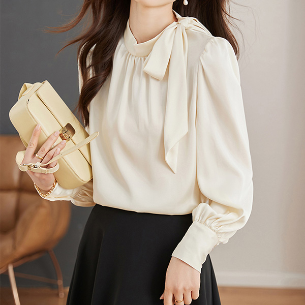 루나걸 노틴스 리본 블라우스 L24SPBL120820 28,250원