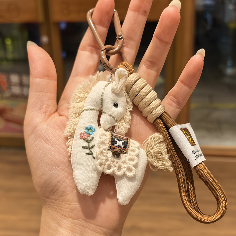 대인즈 2026 붉은말의해 선물 가방 말키링 열쇠고리, 1개, 화이트 9,990원