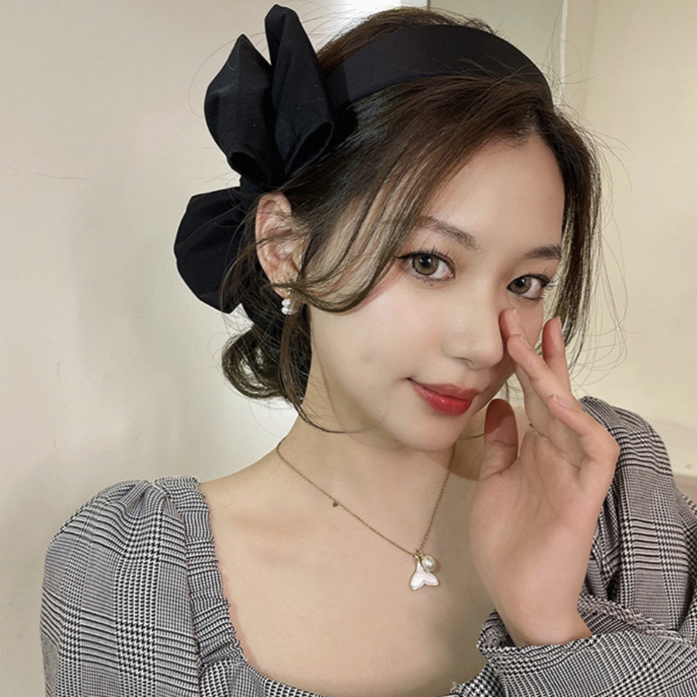 루비앤 왕리본 넓은 머리띠 레트로 복고풍 포인트 옆리본 블랙 러블리 력셔리 헤어밴드 13,900원