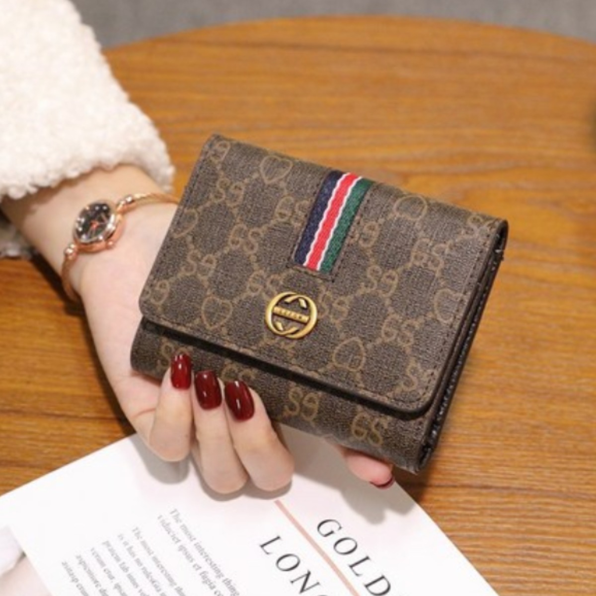 고급스러운 소가죽 여성 럭셔리 3단 카드 반지갑 32,900원