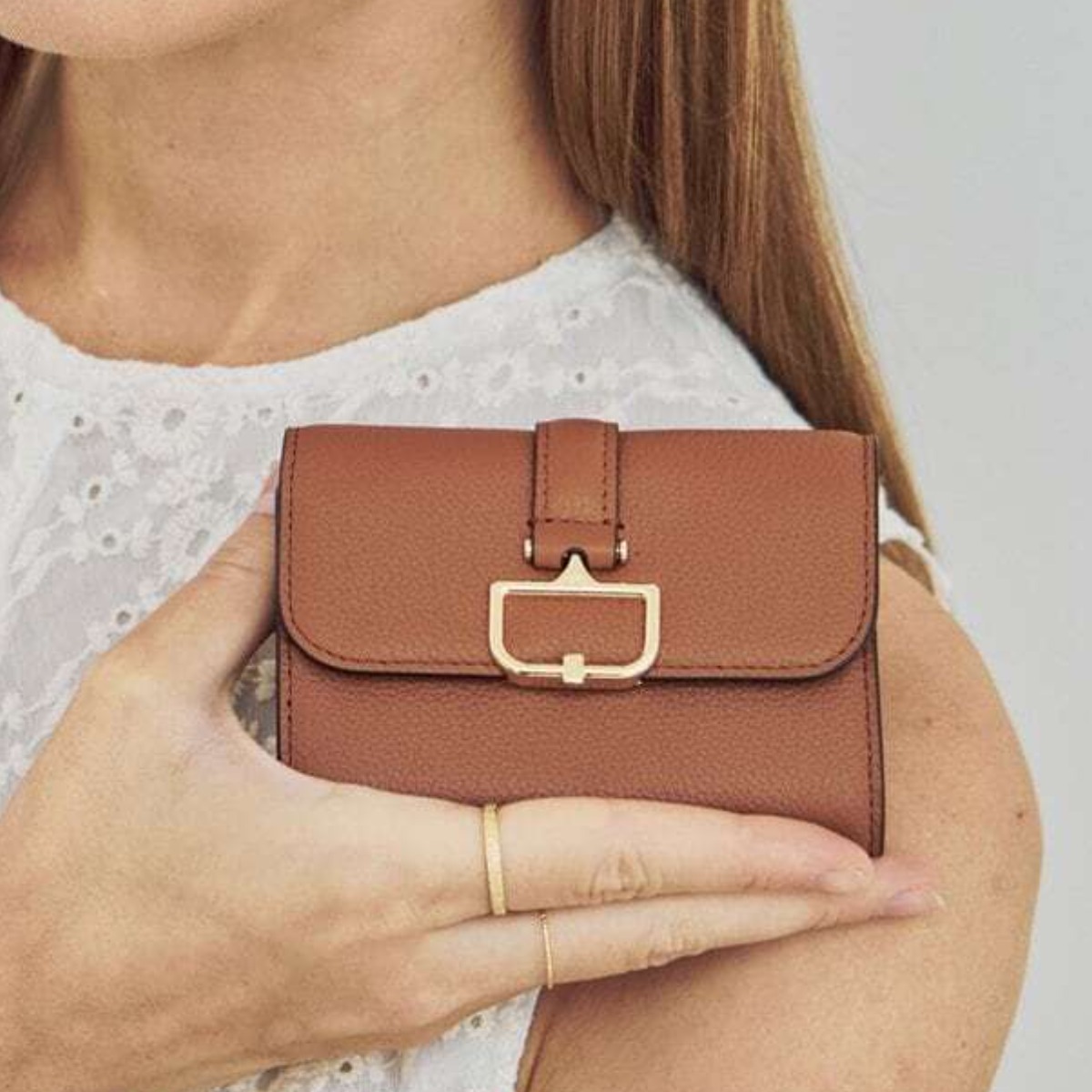 [국내백화점] 닥스 여성 버크백 샬롯 브라운 D장식 소가죽 반지갑 선물 176,420원