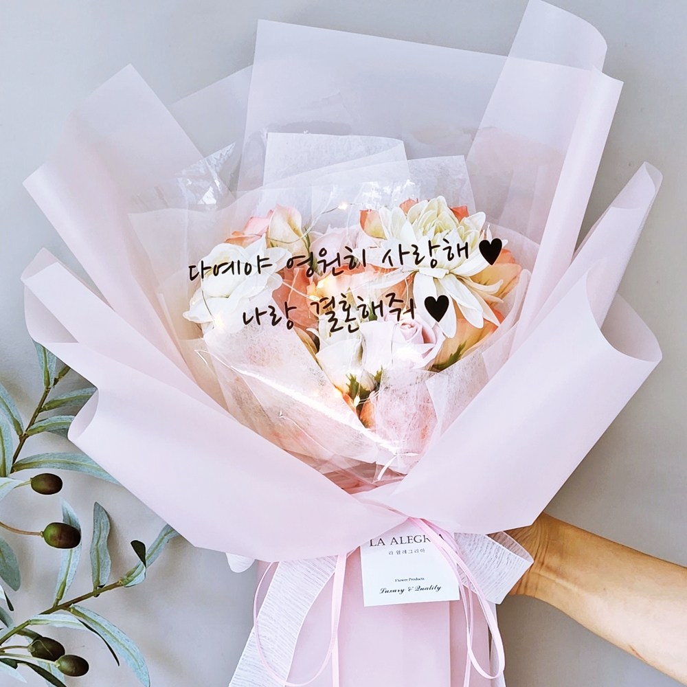 LED 레터링 꽃다발 비누꽃 졸업식 비대면 프로포즈 기념일 이벤트 여자친구 선물 조화 장미 입학식 100일 축하 어버이날 집들이 웨딩 카네이션 빼빼로데이 18,800원