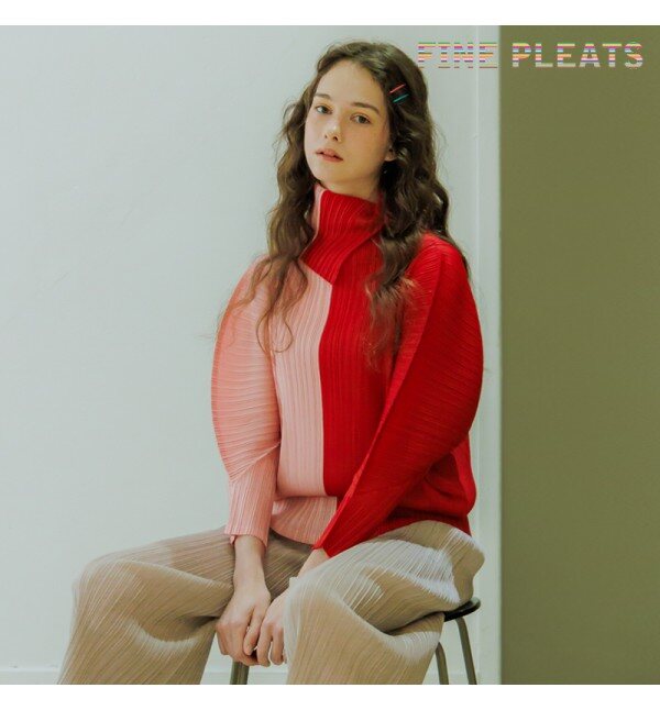 피네플리츠 FINE PLEATS  피네 플리츠 배색 터틀 탑 핑크_레드 159,000원