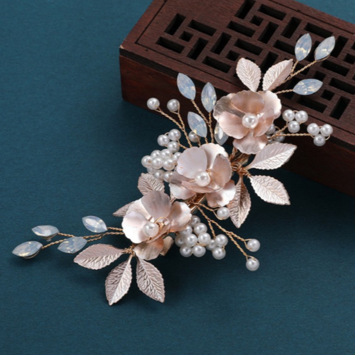 한복머리장식 혼주 결혼식 올림머리장식 한복뒤꽂이 셀프 웨딩 헤어핀 헤어코사지 은가비한복 16,900원