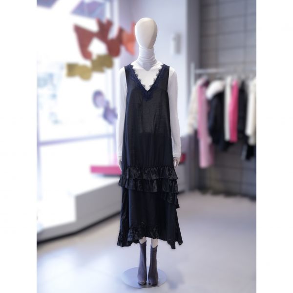 럭키슈에뜨 LFDAS25030BKX 레이스 콤비 프릴 슬립 원피스 492,000원