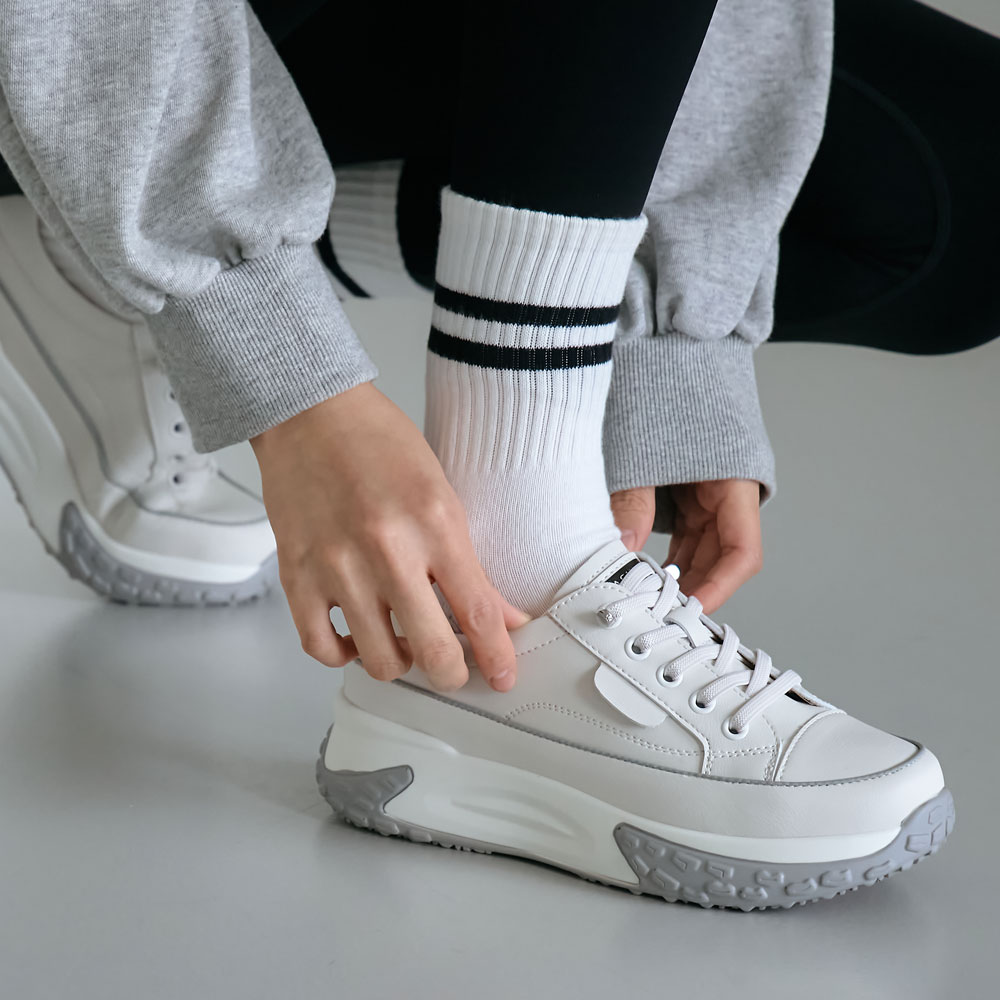 에스유니 소가죽 통굽 밴딩끈 키높이 캐주얼 스니커즈 운동화 45,900원