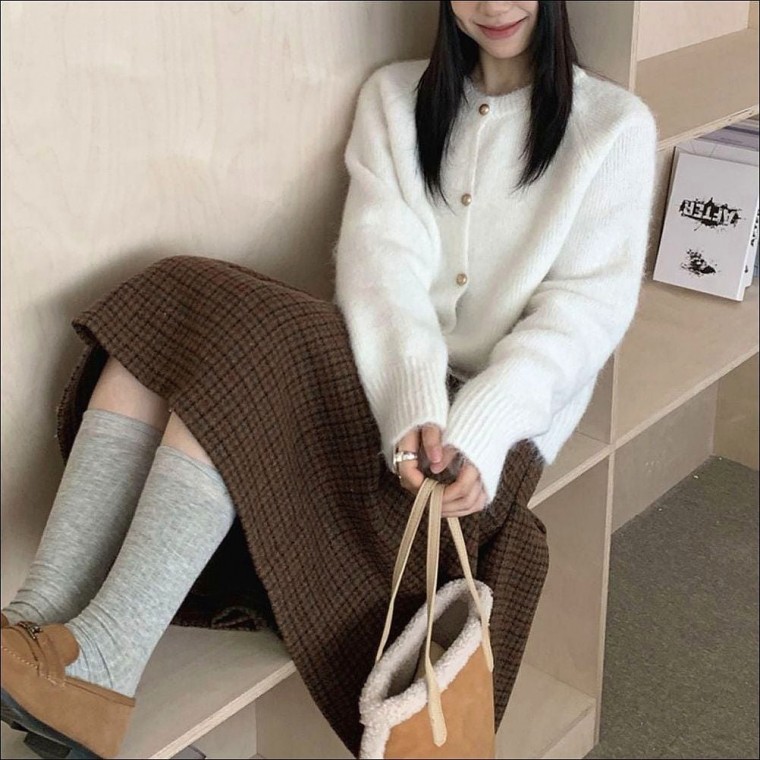 니트 라운드넥 버튼 데일리 가디건 아우터 포근한 여성 4색 겨울 41,720원