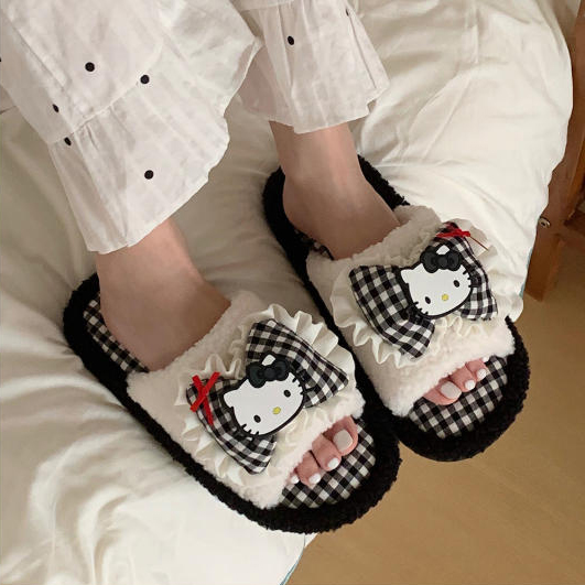 산리오 헬로키티 털 슬리퍼 여성 사무실 실내화 미끄럼 방지 22,900원