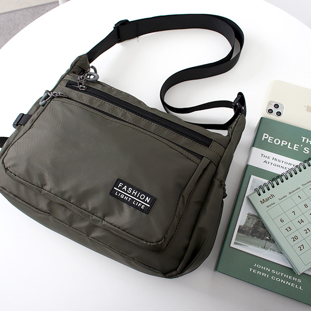 크로스백 메신저백 남자 여성 남성 여자 학생 직장인 미니 데일리 여행 보조 가벼운 방수 수납 가방 디스트 18,900원