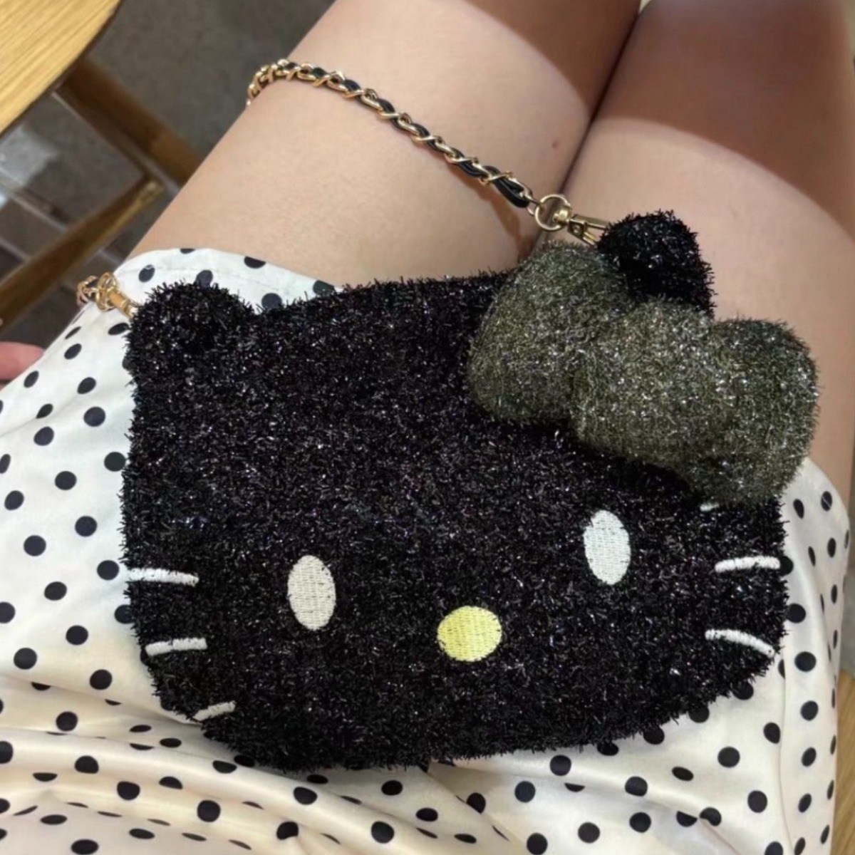 헬로키티 반짝이는 블랙 크로스백 핸드백 여행가방 17,900원