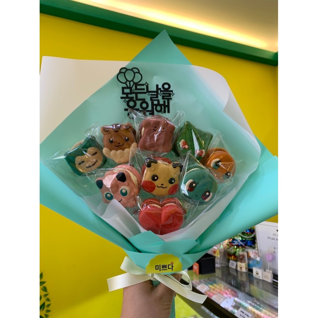 [12시이전주문시당일출고/토일공휴일제외]캐릭터마카롱 축하다발 졸업식꽃다발 축하꽃다발 37,000원
