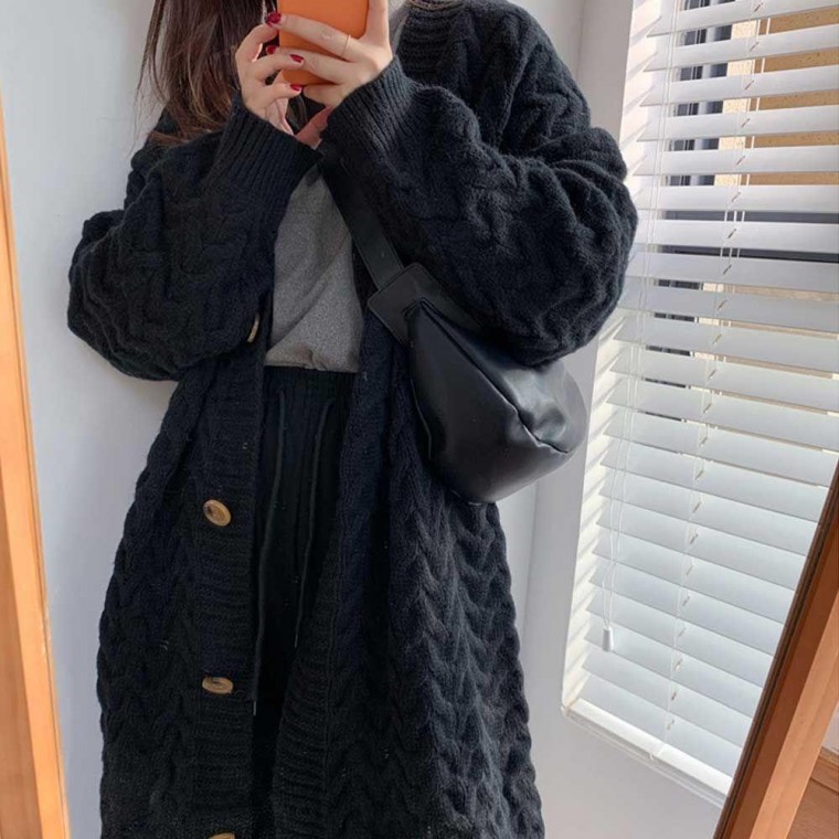 여자  봄 가을 데이트 룩 20대 꽈배기 롱 니트 가디건 코디 - 간절기 53,140원