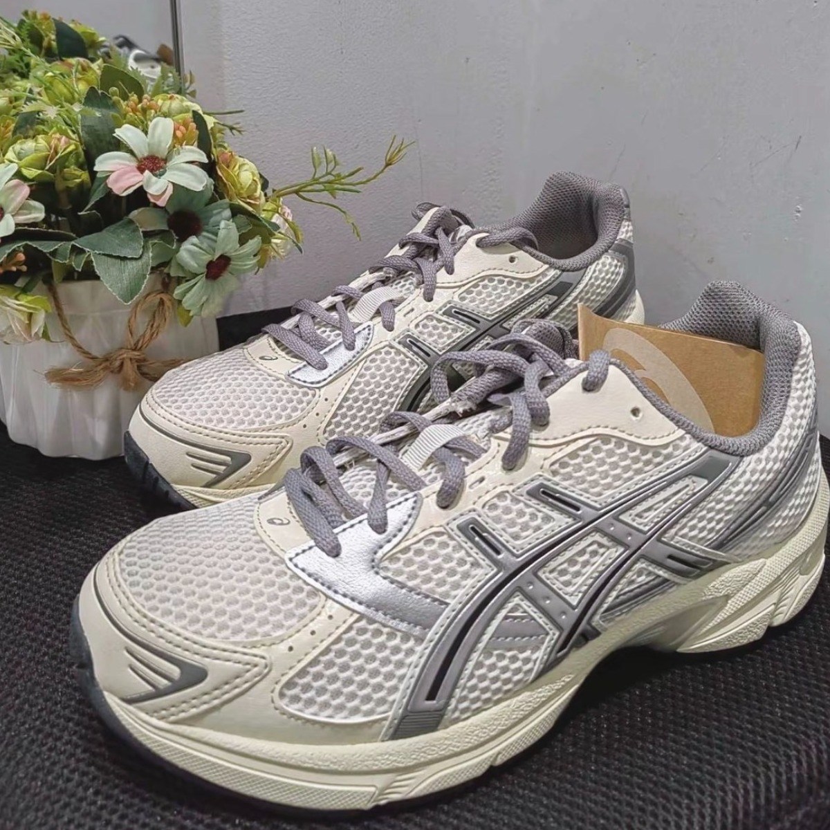 아식스 젤 1130 크림 그레이 런닝화 운동화 발이 편한 스니커즈 키높이운동화 165,900원