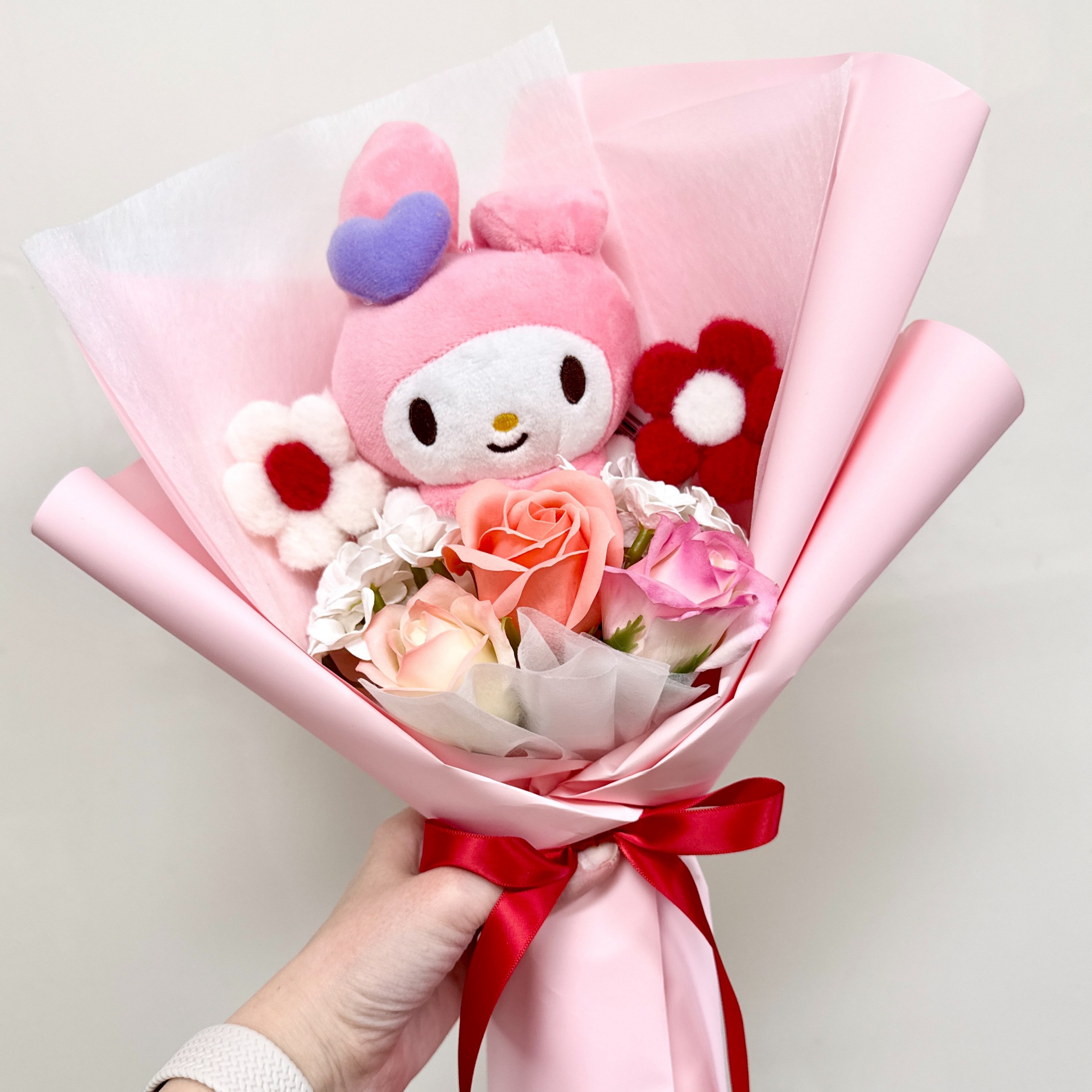 산리오 인형 킨더조이 장미꽃 비누꽃 꽃다발 졸업식 학예회 발표회 재롱잔치 생일 시나모롤 폼폼푸린 마이멜로디 쿠로미 헬로키티 27,000원