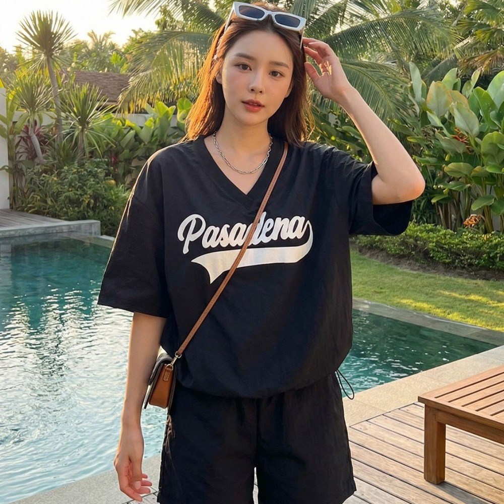 상상그이상 여성용 국내제작 파사디V반팔SET 여름 루즈핏 반소매 브이넥 티셔츠 허리밴딩 고무줄바지 반바지 숏팬츠 세트 투피스 트레이닝세트 오버핏 나일론반팔 아노락반팔 밑단스트링, 현재가 52,800원