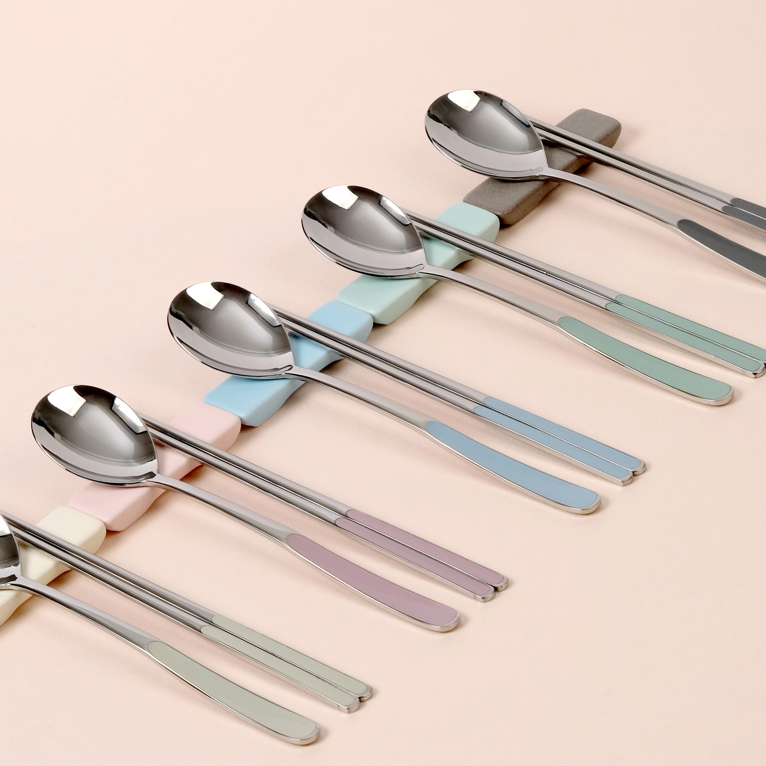 [4+1] 더 깨끗한 프리스틴 국산 수저+수저받침세트 5인 할인패키지 - 수저 식기세척기 가능, 5가지색상 각 1벌, 1세트, 수저+수저받침 77,000원