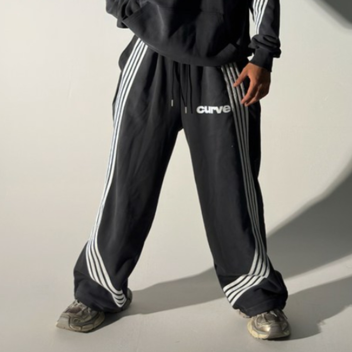 더티 커브드 트랙 와이드 팬츠 남자 빅사이즈 트레이닝 바지 짐웨어 도프룸 65,890원