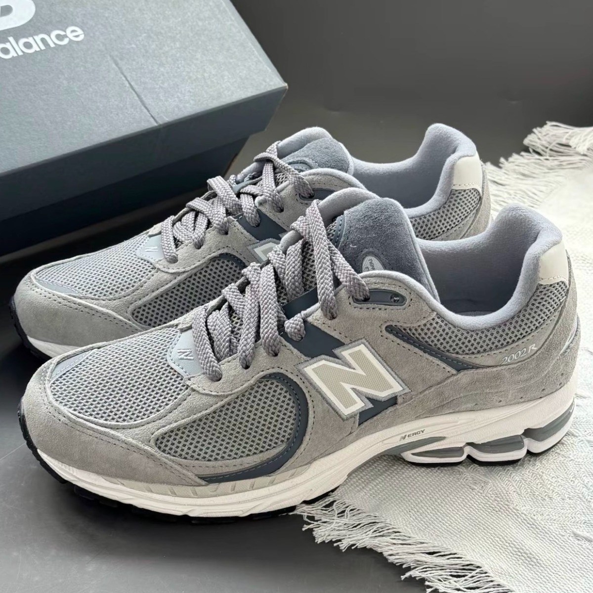 뉴발란스 운동화 런닝화 2002 스틸 그레이 오르카 편한신발 데일리 스니커즈 러닝화 181,000원