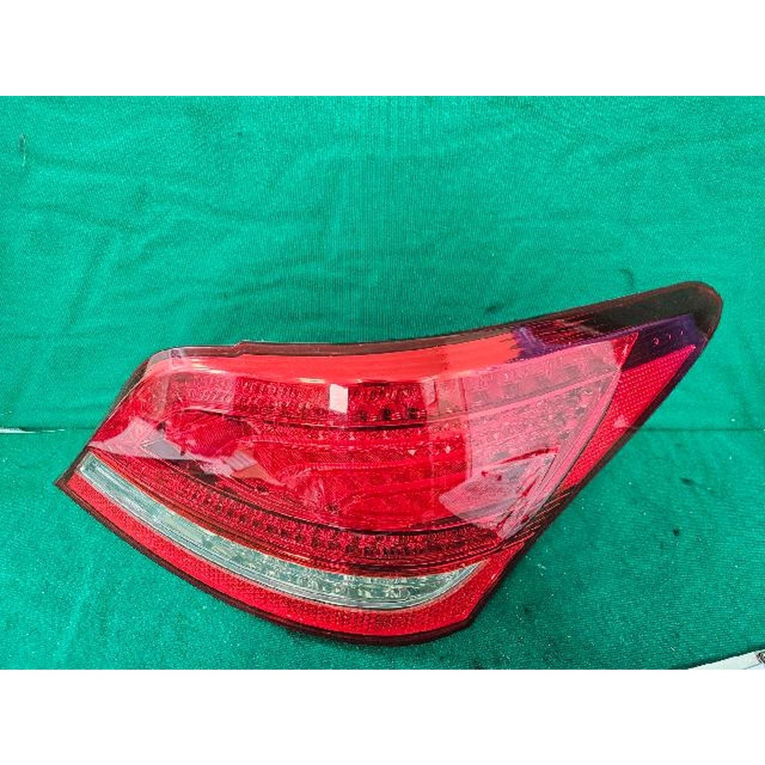 현대 뉴에쿠스(VI) 2010 컴비네이션램프 후미등 대루등 테일램프 백등 뒷라이트 오른쪽/우/조수석 자동차 중고부품 장원폐차산업 70,000원