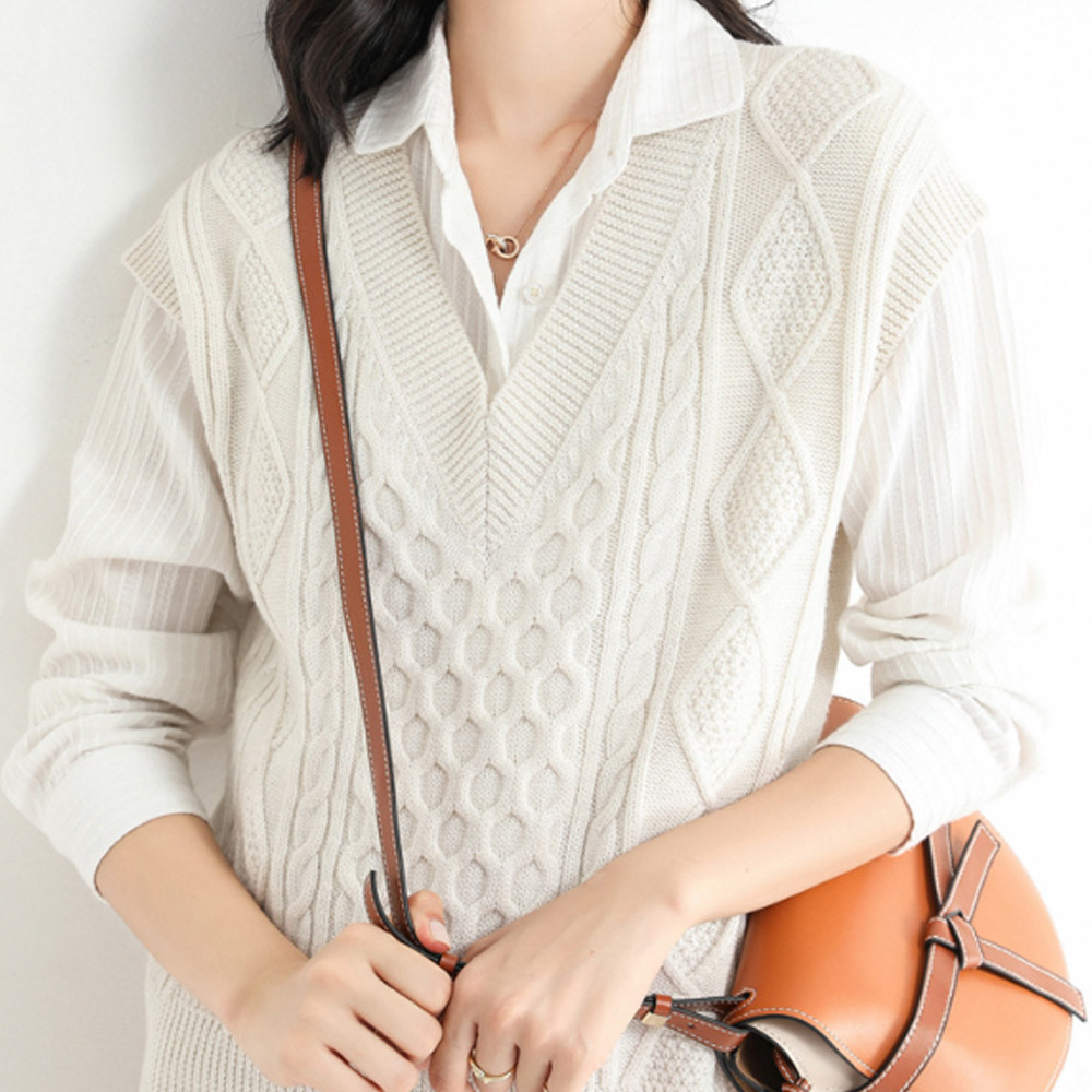 에리페 여성용 소프트 브이 꽈배기 니트 조끼 27,900원