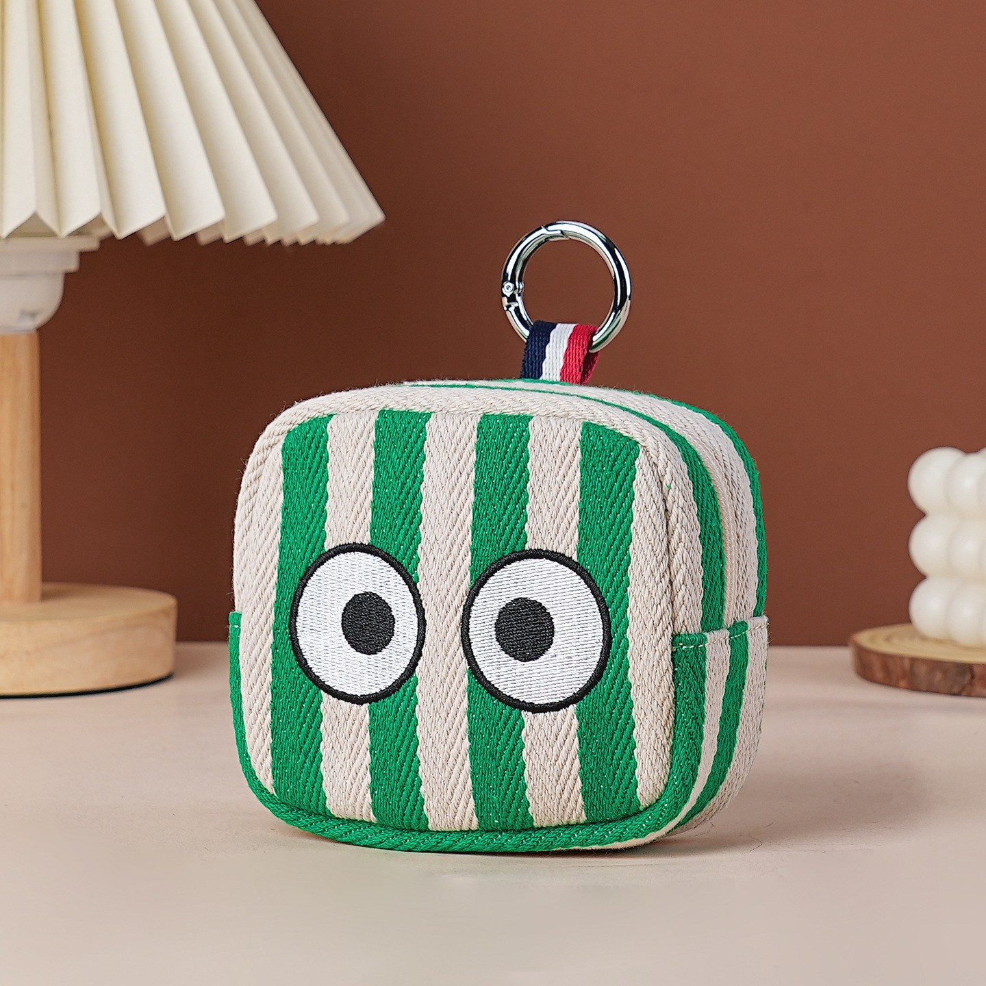 시우리빙 스트라이프 자수 빅아이즈 골프공 파우치, 1개, 그린 9,500원