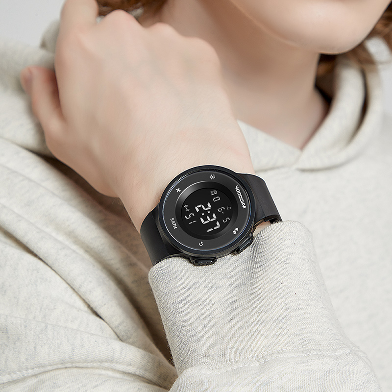 40000KM 손목시계 스포츠 레져 디지털 알람 방수 헬스 큰 화면 전자손목시계 시계 16,800원