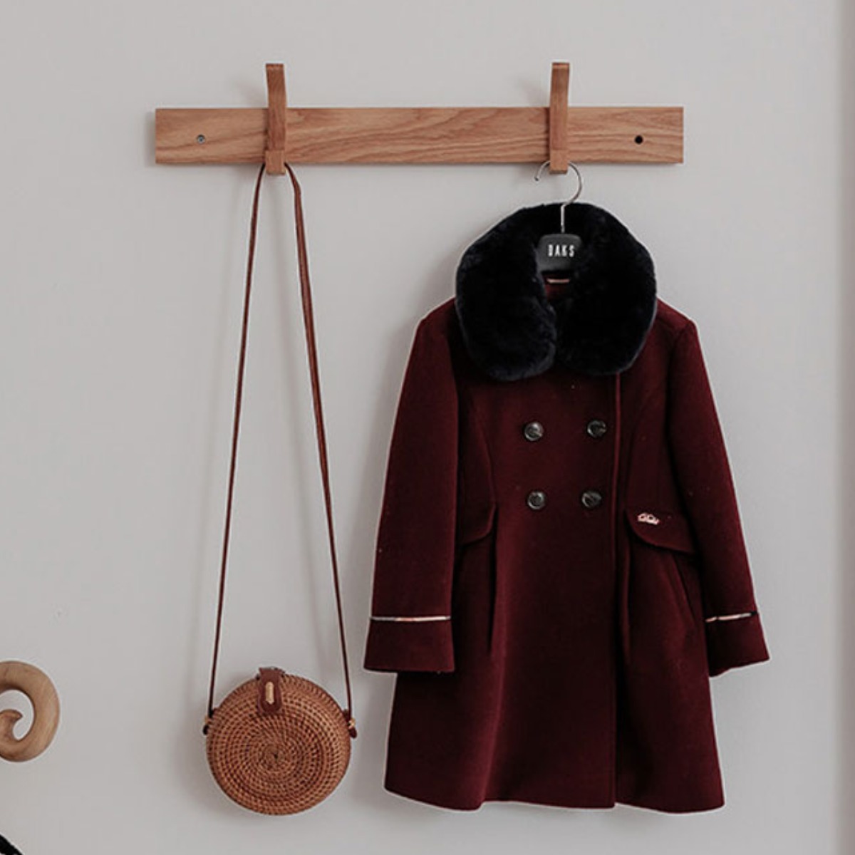 원목 옷걸이 나무 우드 인테리어 자취방 행거 코트랙 벽부착 600 800 조립 직접설치제품 84,000원