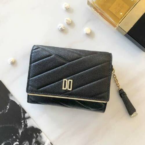 [국내백화점] 닥스 DCWA2F414BK [CARLISLE MODERN] 블랙 가죽 DD로고 골드바 장식 반지갑 199,600원