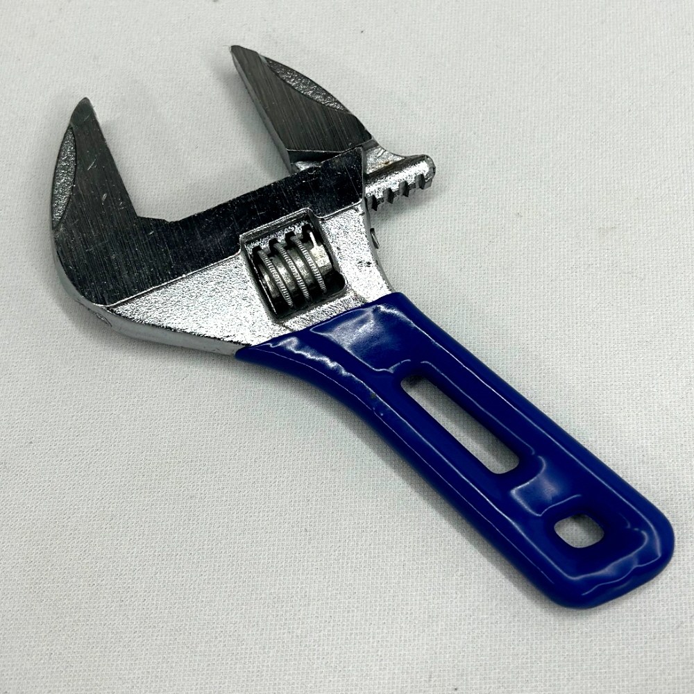 몽키스패너 파이프렌치 수작업공구 6인치 9,140원