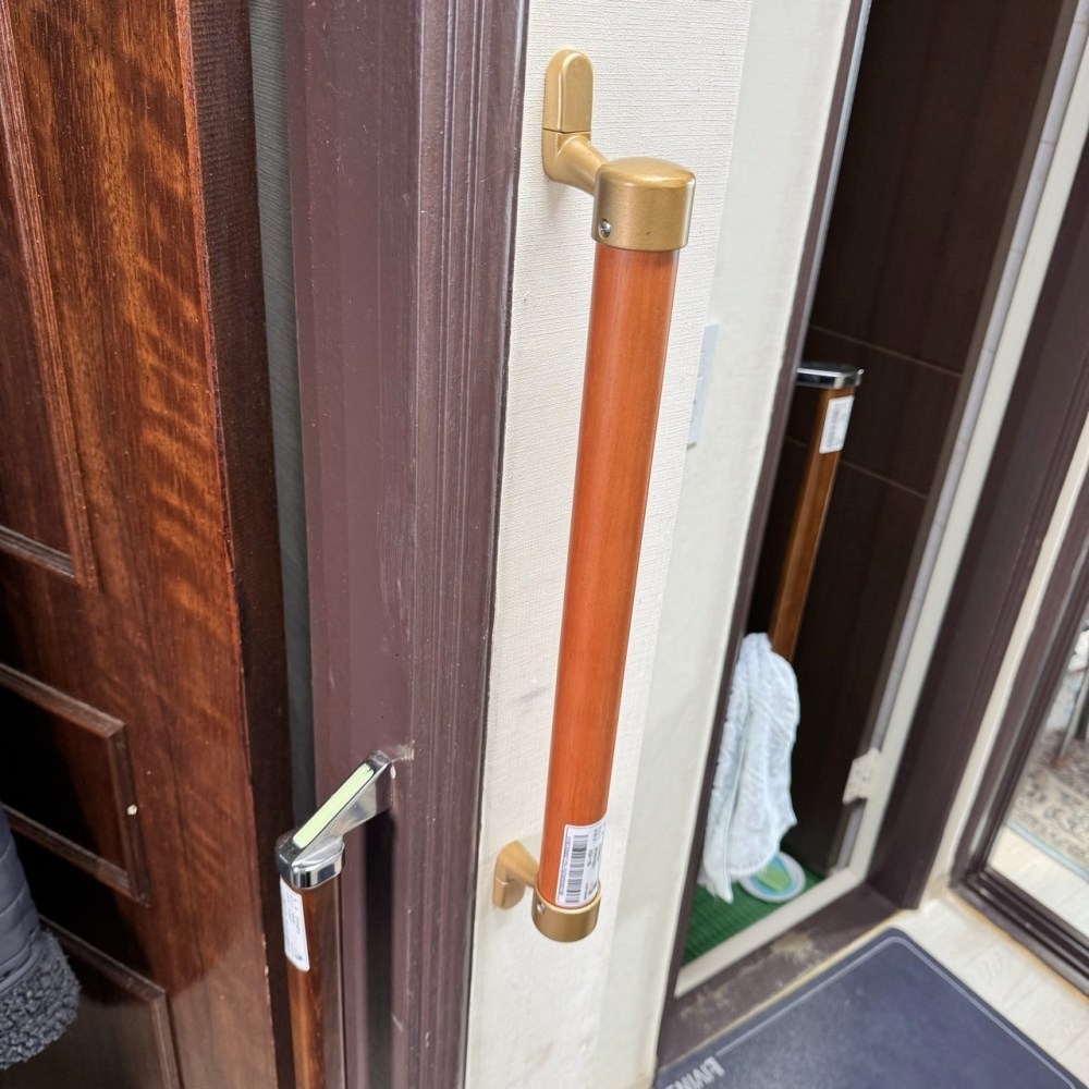 ASH-109(41cm) 원목형 안전손잡이 난간대 나무 고급형 어르신 노인 안전바 침대 벽손잡이 문틀 노인 장기요양 복지용구 실버용품 요양등급 어르신용품 3,780원