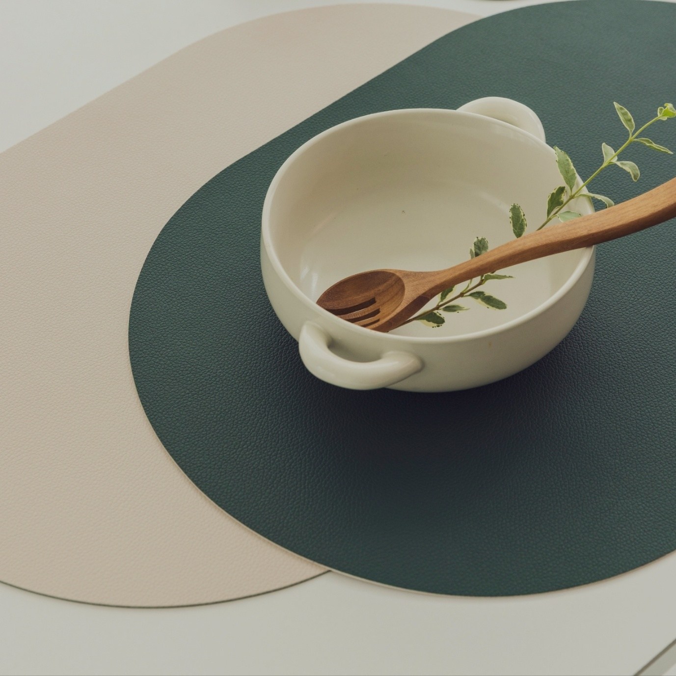 마레브홈 가죽 양면 테이블매트 티코스터 셋트 (2ea), 딥그린 + 아이보리, 2개, 435 x 300mm 21,300원