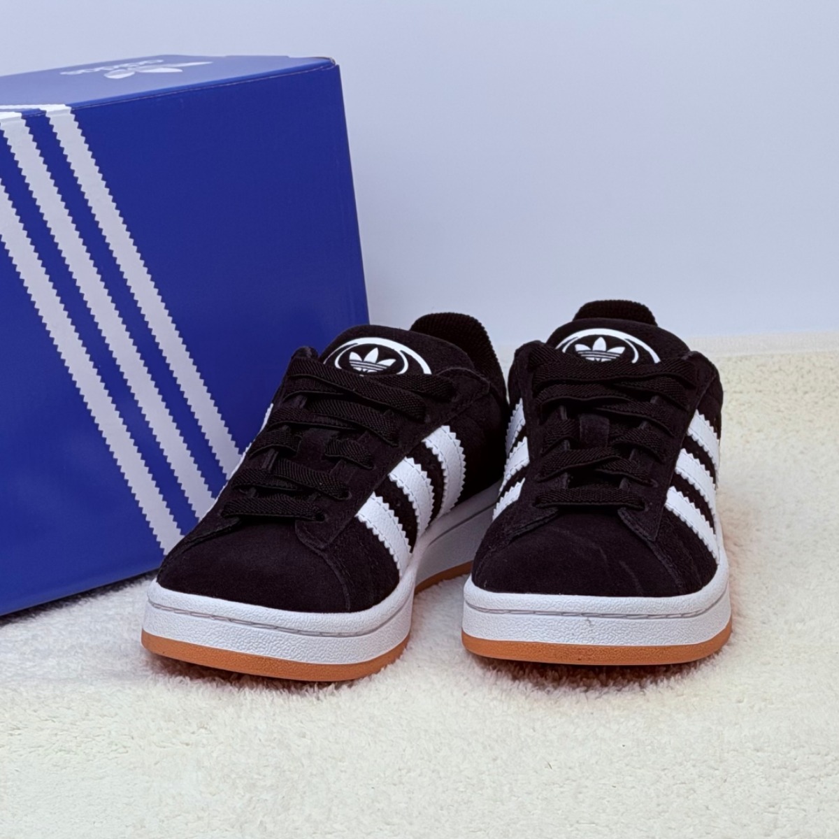 아디다스 키즈 캠퍼스 발편한 아동 초등학생 운동화 블랙 스웨이드 스니커즈 고리수건 추가구성 54,900원