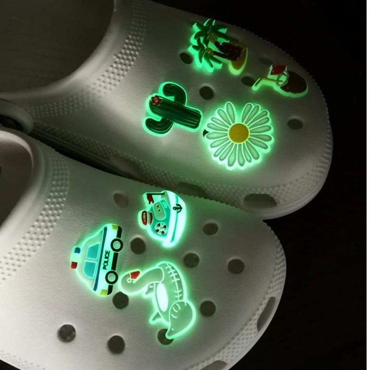 아이들이 좋아하는 야광 악세사리 실내화 꾸미기 동물 식물 야광 장식 1세트 11p 13,200원