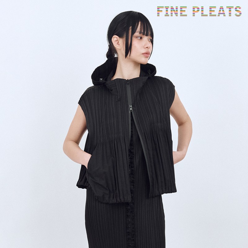 피네플리츠 하이넥 후드 베스트 250,000원