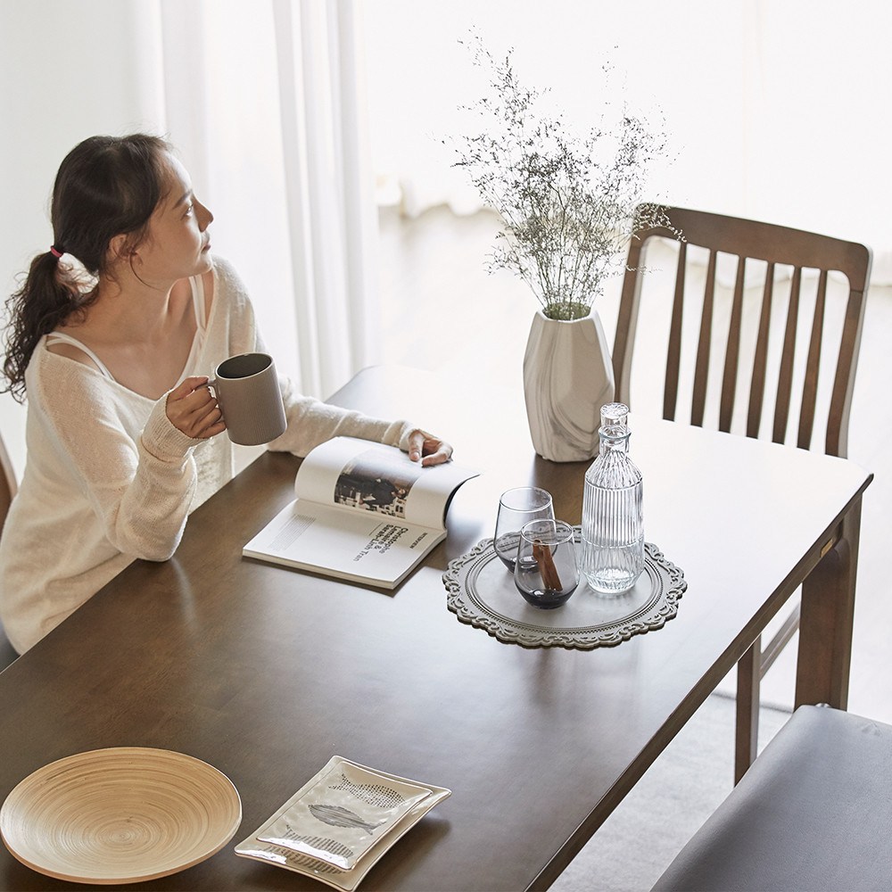 까르엠가구 로렌 고무나무 원목 4인용 식탁 테이블, 엔틱, 4인용 234,000원