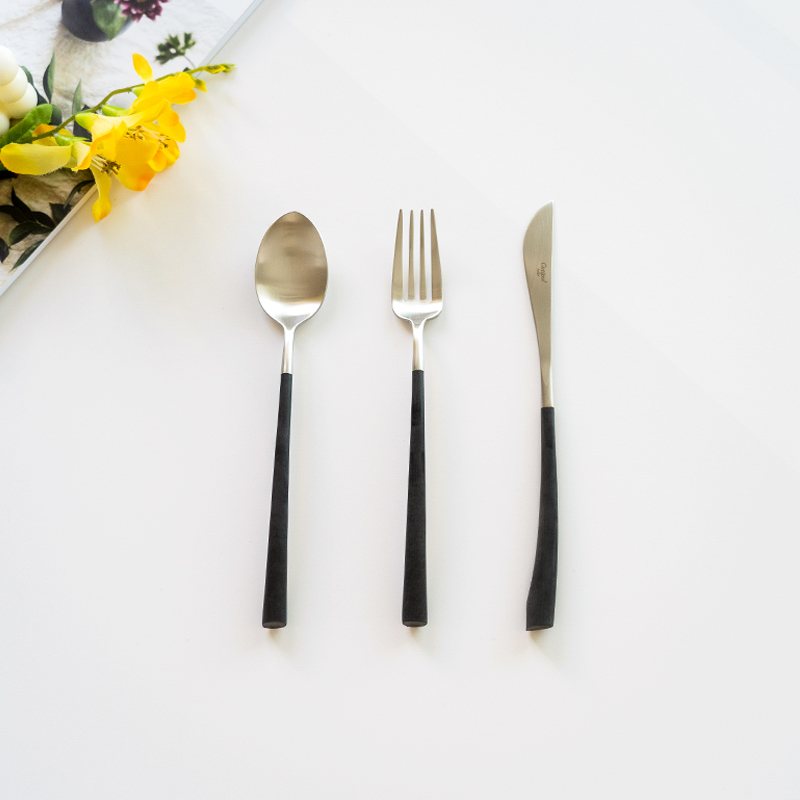 큐티폴누어 블랙 디너 3종세트(실버) 디너스푼, 디너포크, 디너나이프 69,500원