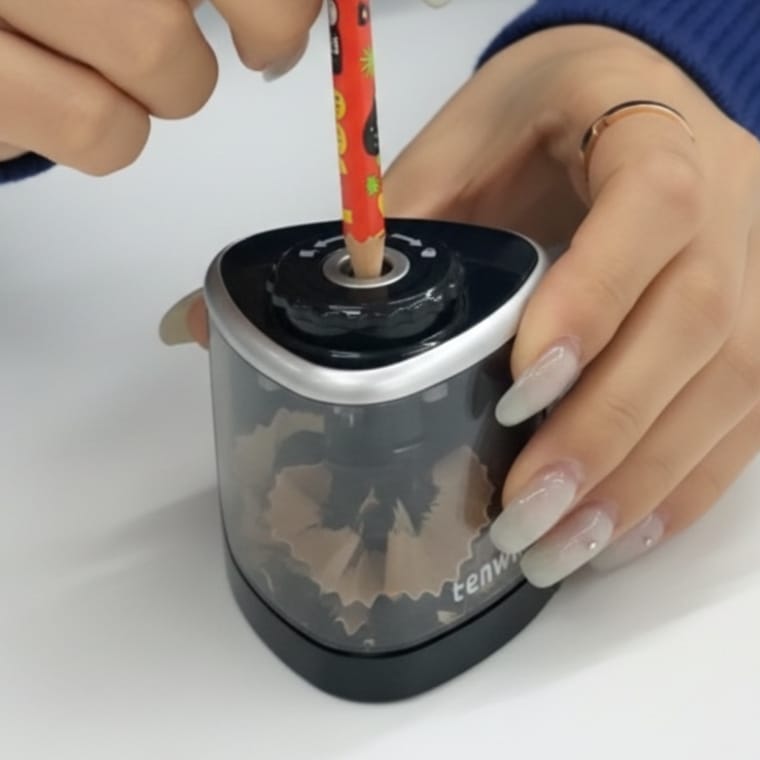 독서실에서 사용할 수 있는 수동 겸 자동 연필깎이 새학기 선물 초등학생 중학생 고등학생 수험생, 1개, 블랙 17,600원