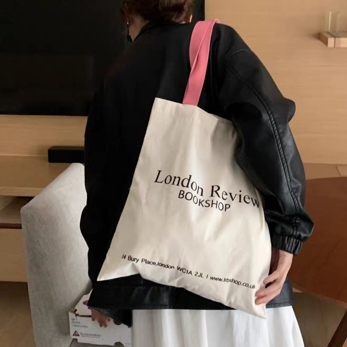 차차바이 런던리뷰북샵 에코백 핑크포인트에코백 8,500원