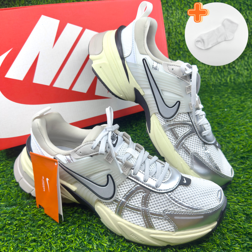 [국내정품] 나이키 V2K 런 남성 여성 운동화 런닝화 서밋 화이트 메탈릭실버 + 문앞설렘 양말 증정 139,000원