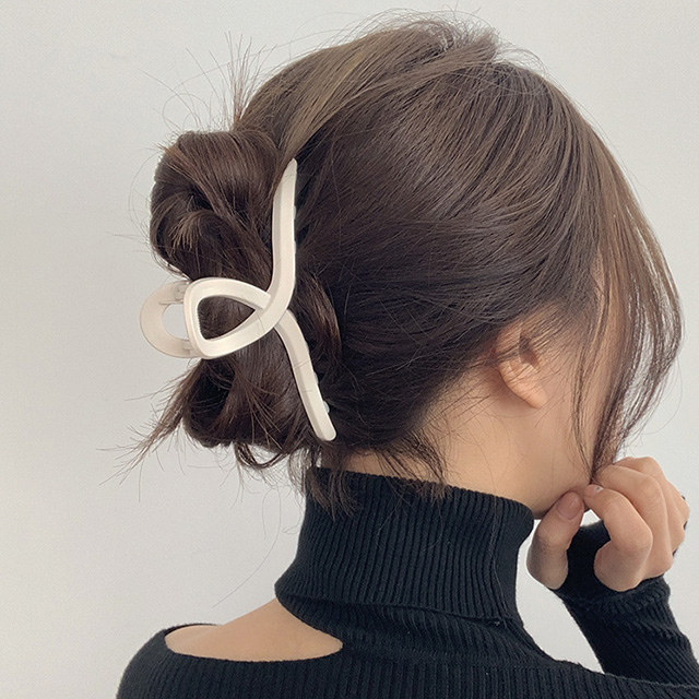 인마인드 무광 특대 왕 빅 꼬임 올림머리 집게핀 헤어핀 삔 6,800원