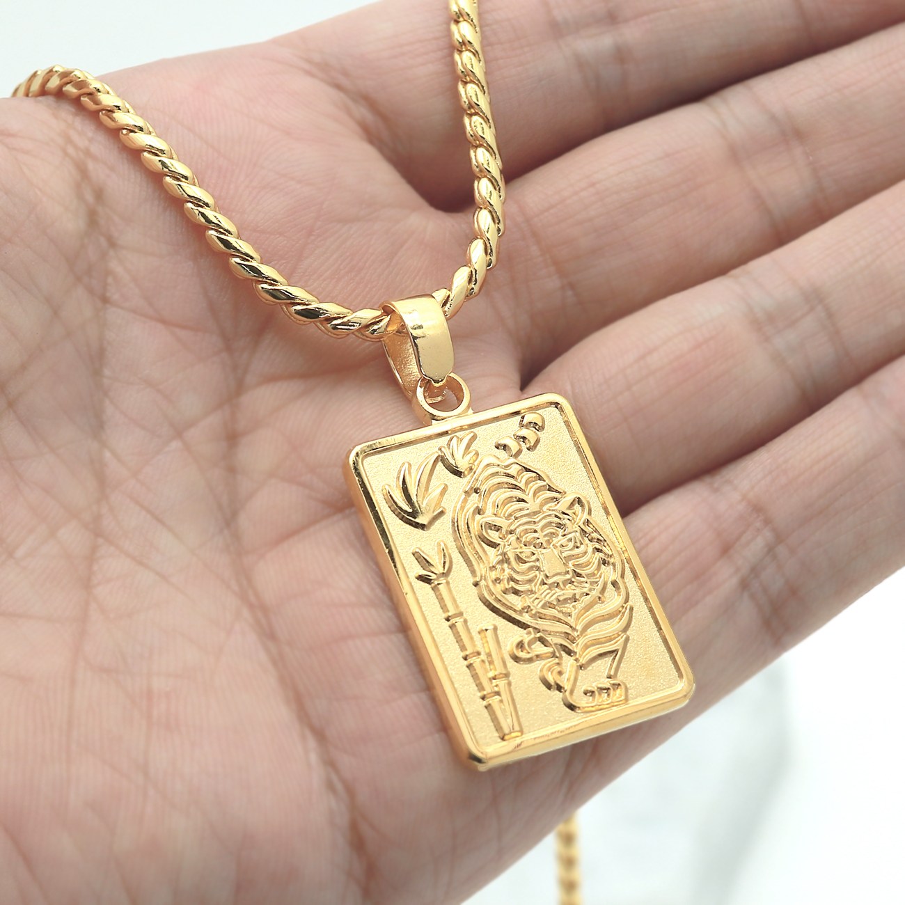 [슈가스톤] 18k골드도금 호랑이 만자 불심 불교펜던트 남자목걸이 33,800원