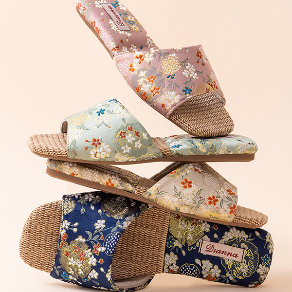 홈앨리스 린넨 새틴 자수 실내화 시원한 여름실내화 플라워 마 쿨 감촉 꽃무늬 쿠션 층간소음방지 거실화 새틴자수 리넨 10,950원