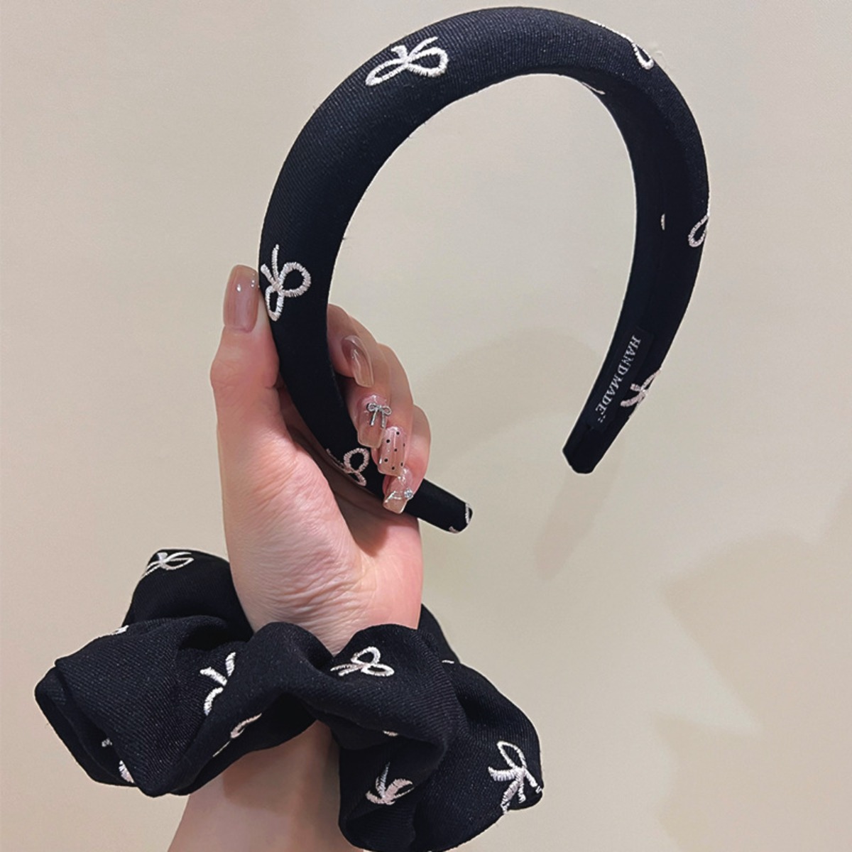 모미엘 데일리 리본자수 머리띠 곱창밴드 세트 14,800원