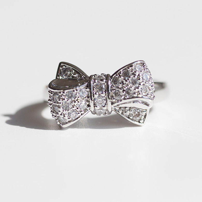 라퐁텐 볼륨 리본 큐빅링 반지 20,000원