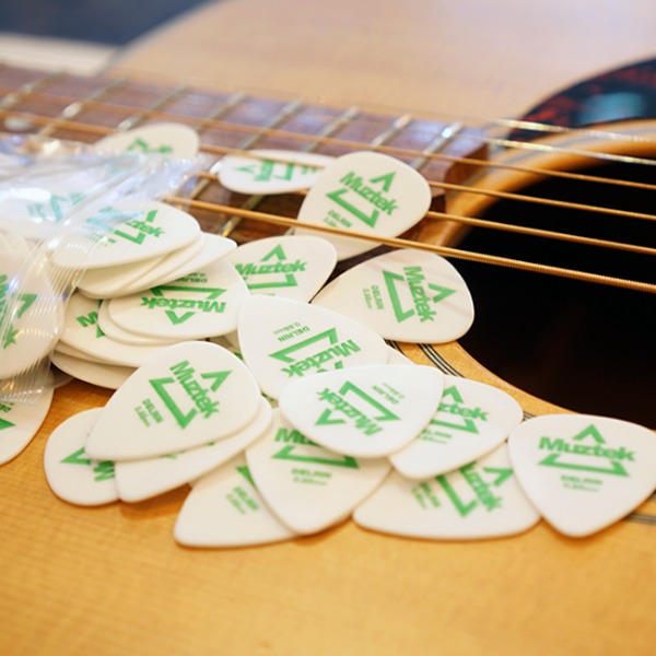 [1봉 100개] 뮤즈텍 델린 기타 피크 화이트 스탠다드 정삼각, 1개 38,280원